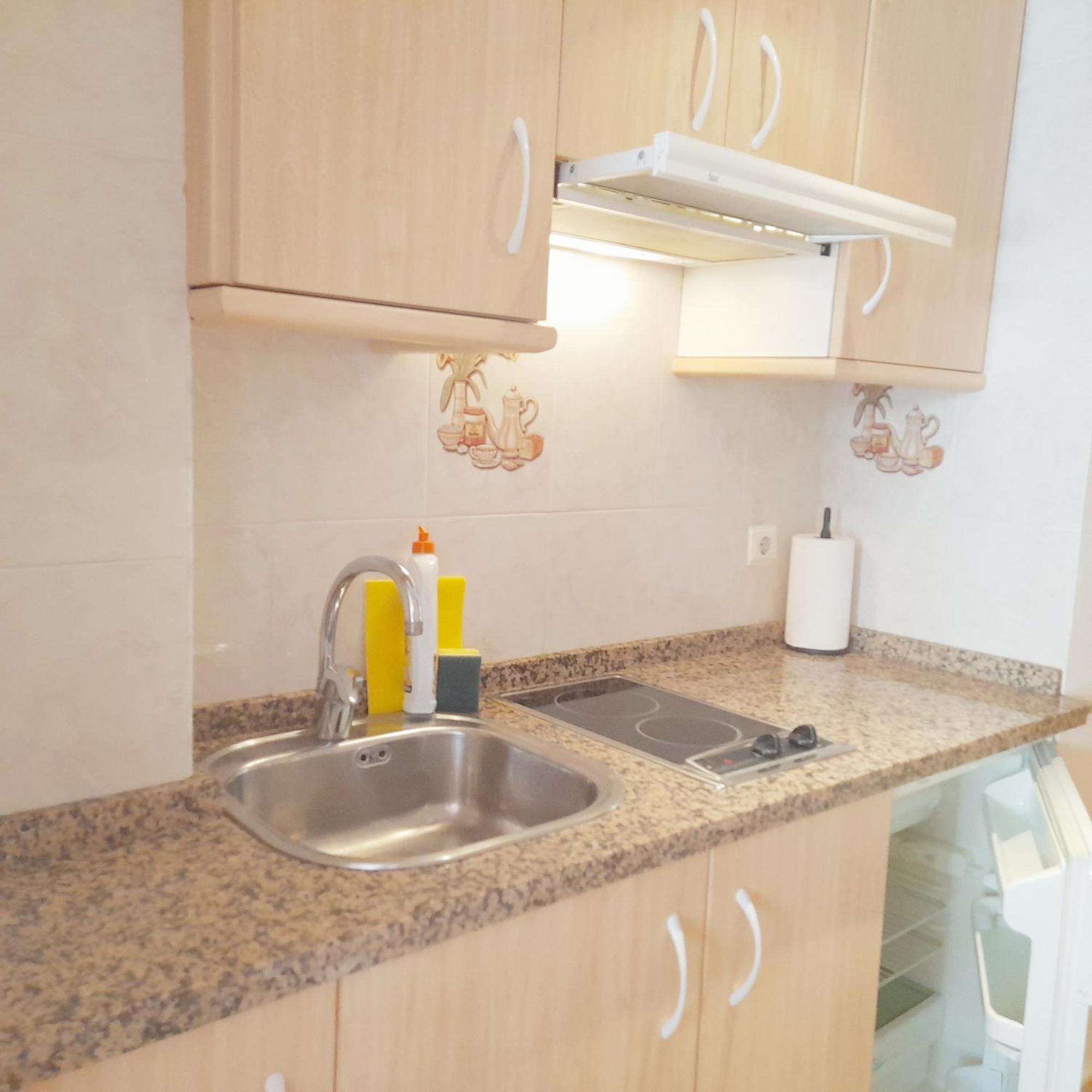 Apartamentos Vicenta Playa Carihuela Torremolinos Værelse billede
